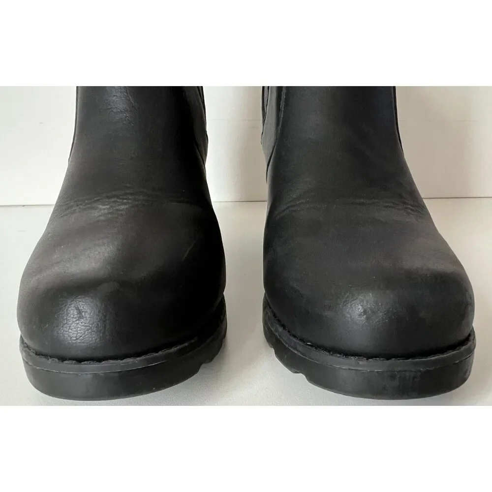 Universal Thread/Target black wedge ankle booties. Size 8.